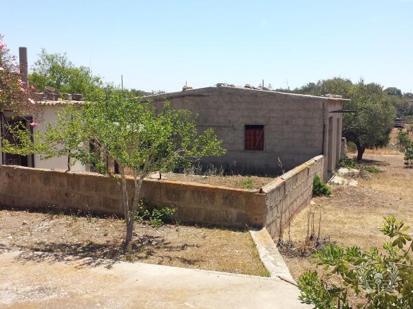 Sea view rustic house to renovate with land in Scicli 4