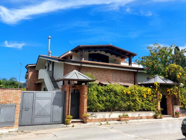 Prestigious villa in Palermo, Sicily, near the beach of Mondello 3