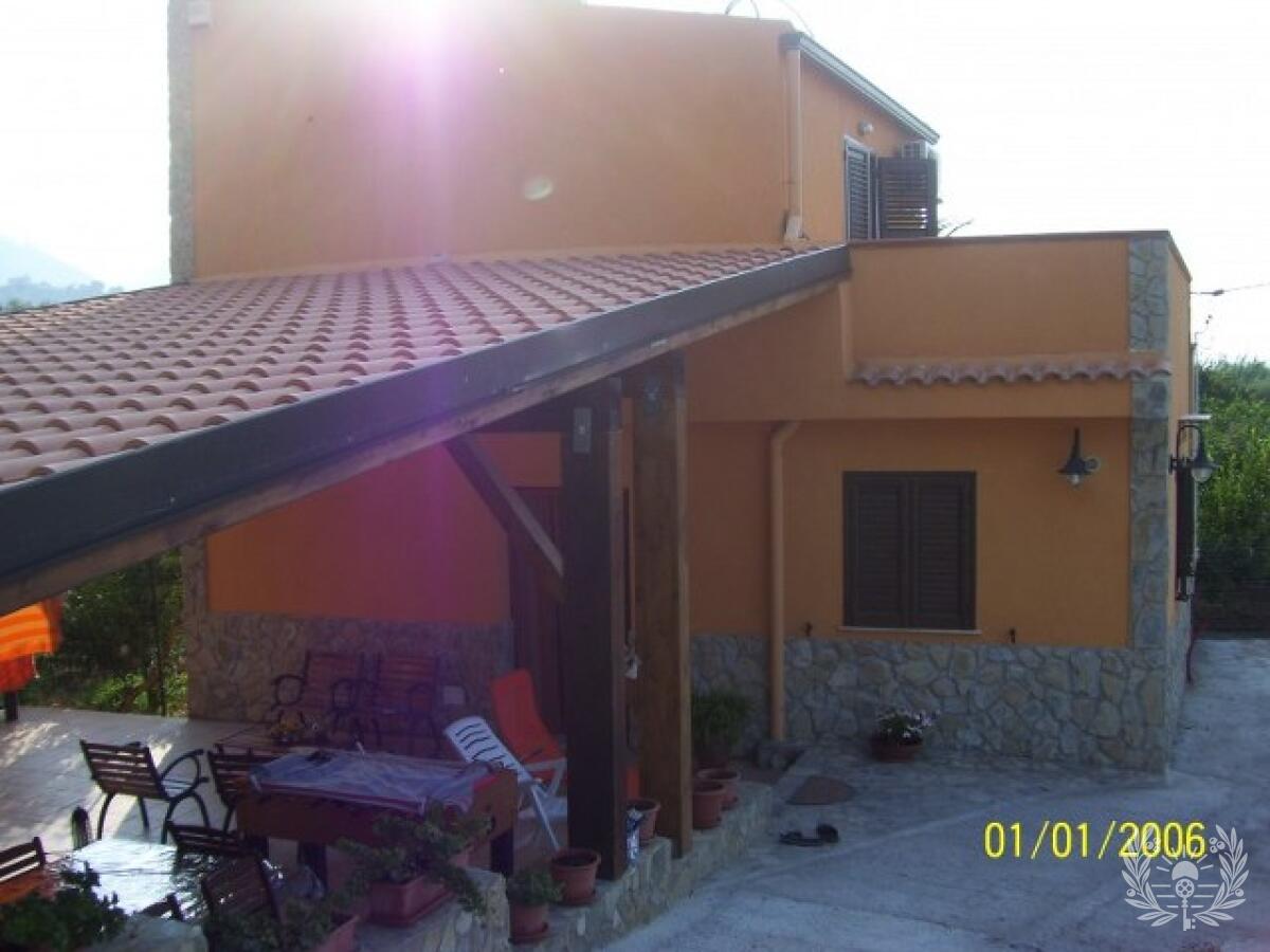 Termini Imerese, 35 km from Cefalu and 35 km from Palermo, is a charming, renova